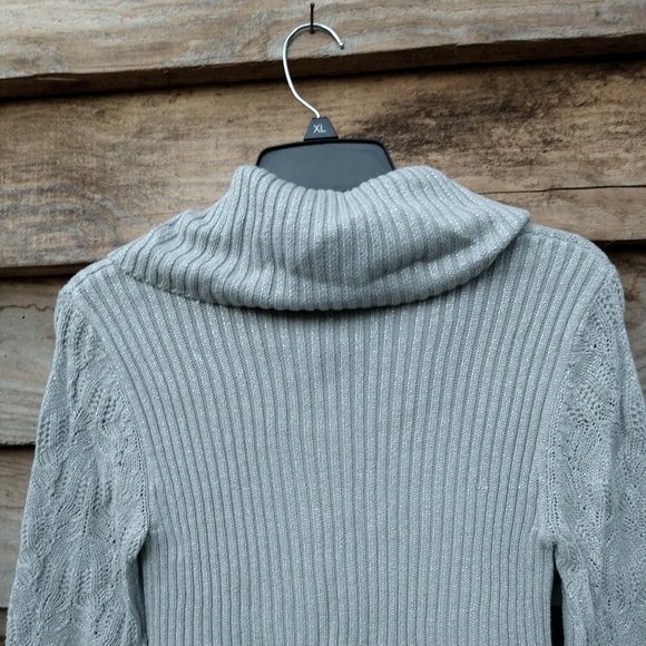 SOLD !!  🆕💥 Designer Valerie Stevens Silver MTLC Sweater NWT Medium - Picture 9 of 12